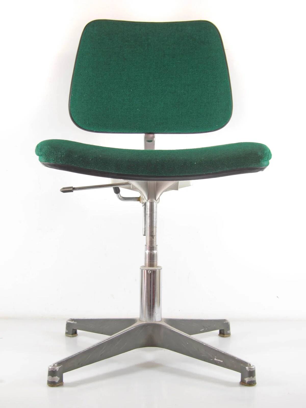 Green vintage Scandinavian desk chair – mid-century modern, adjustable and comfortable