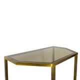 Table d'appoint italienne demi-hexagonale en laiton des années 1970.