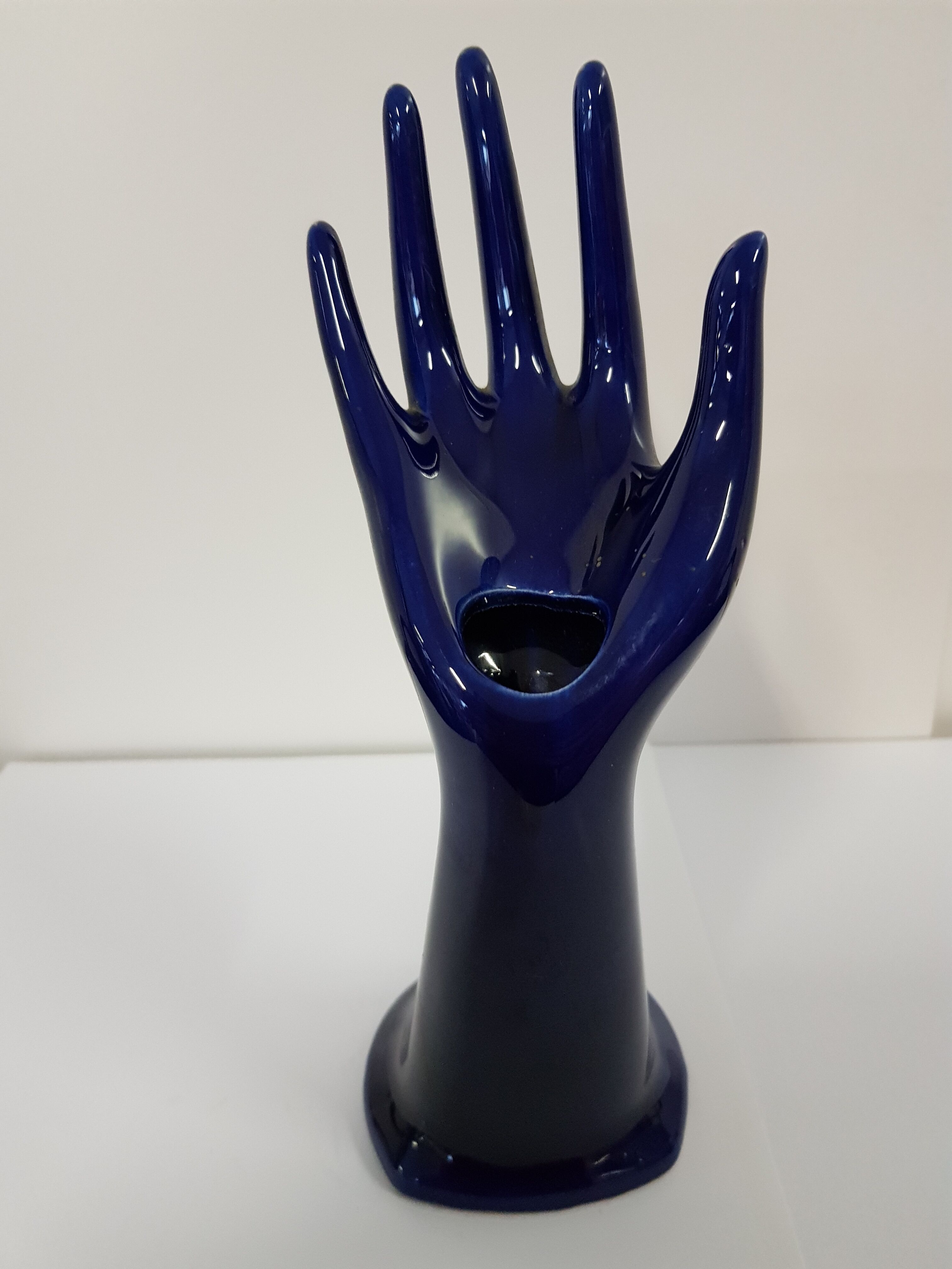 Hand baguier in navy blue faience