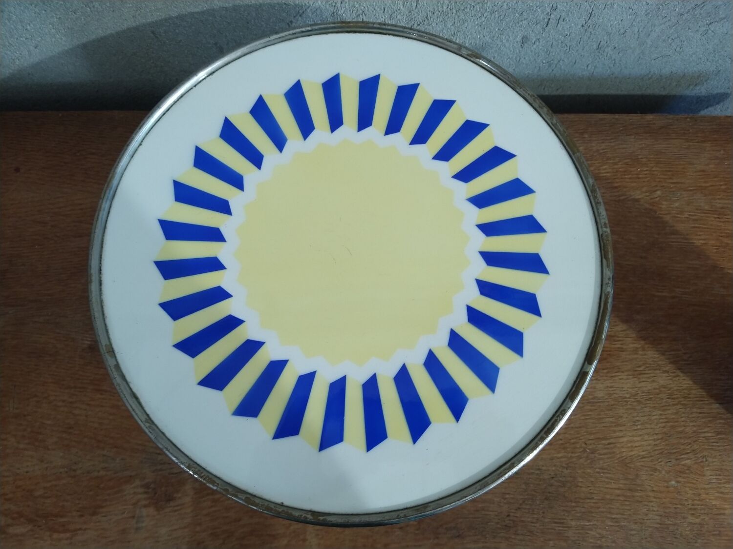 Display or cake dish vintage ceramic metal