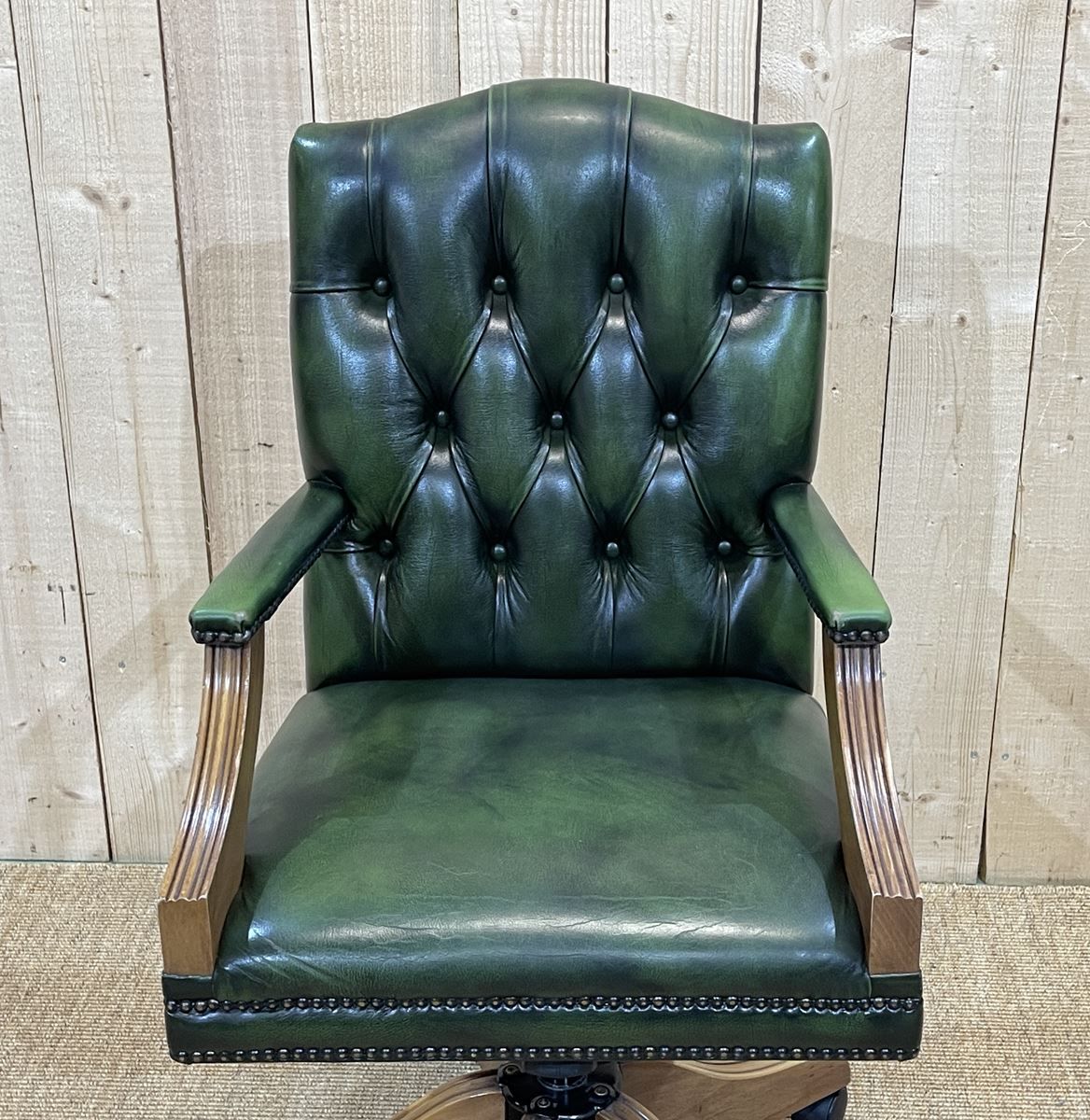 English chesterfield office armchair in green leather from the 1980s