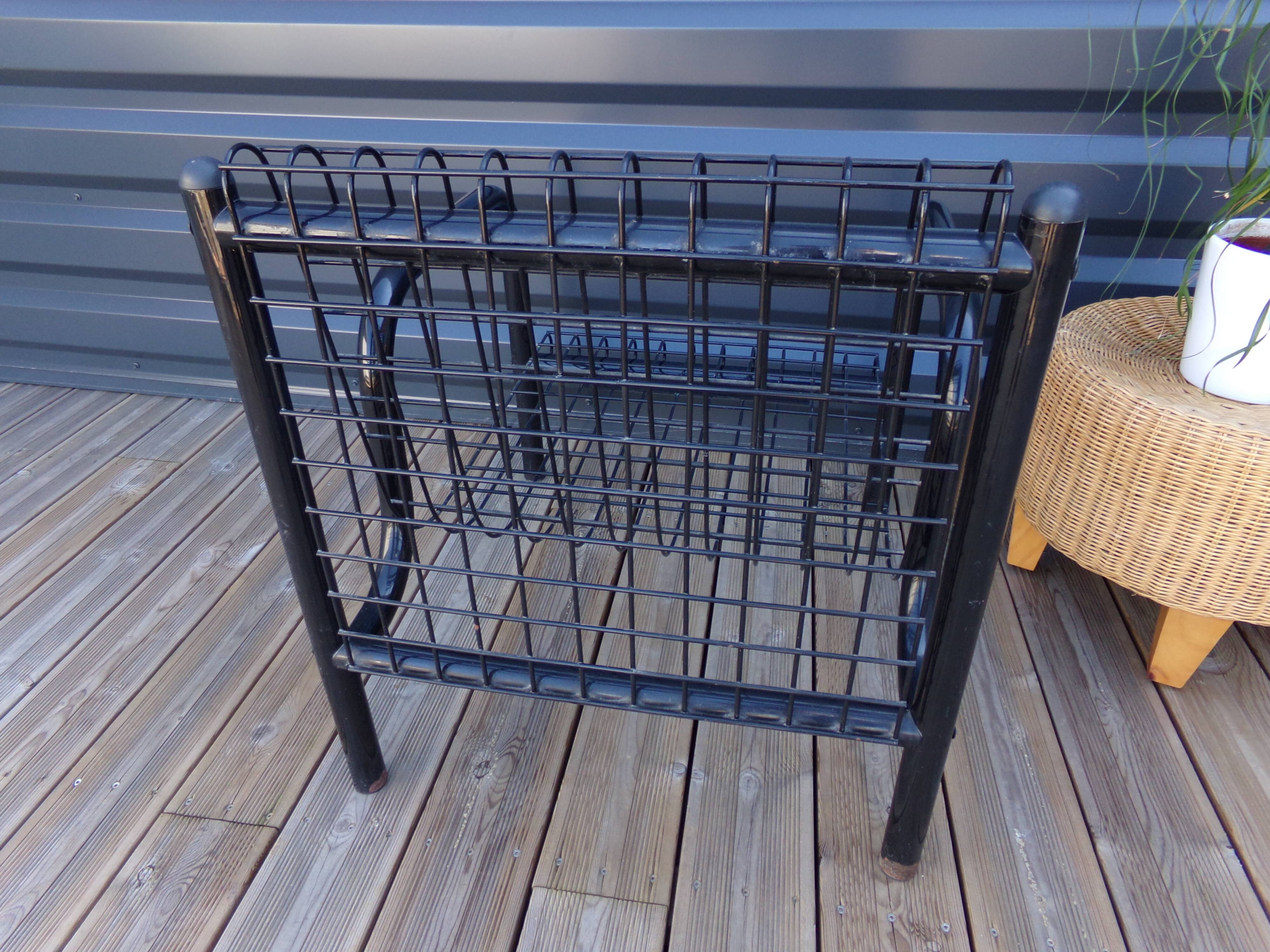 Duo de fauteuils noirs "grillage" en métal