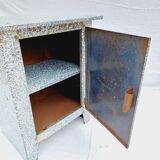 Enameled cabinet with one door