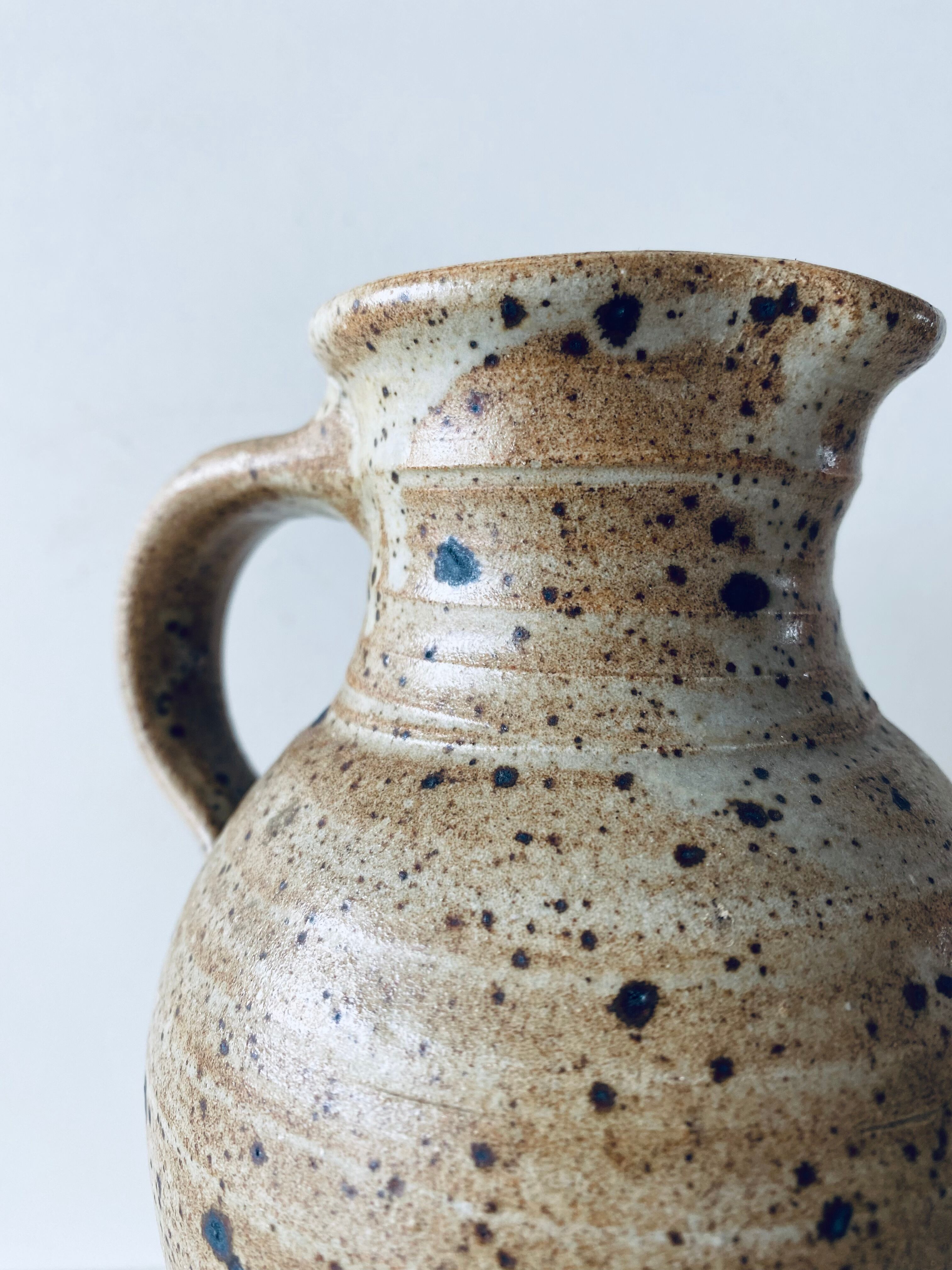 Pitcher in sandstone pyrity signed