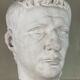 Buste en plâtre d’un empereur romain