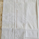 Drap ancien en métis brodé main