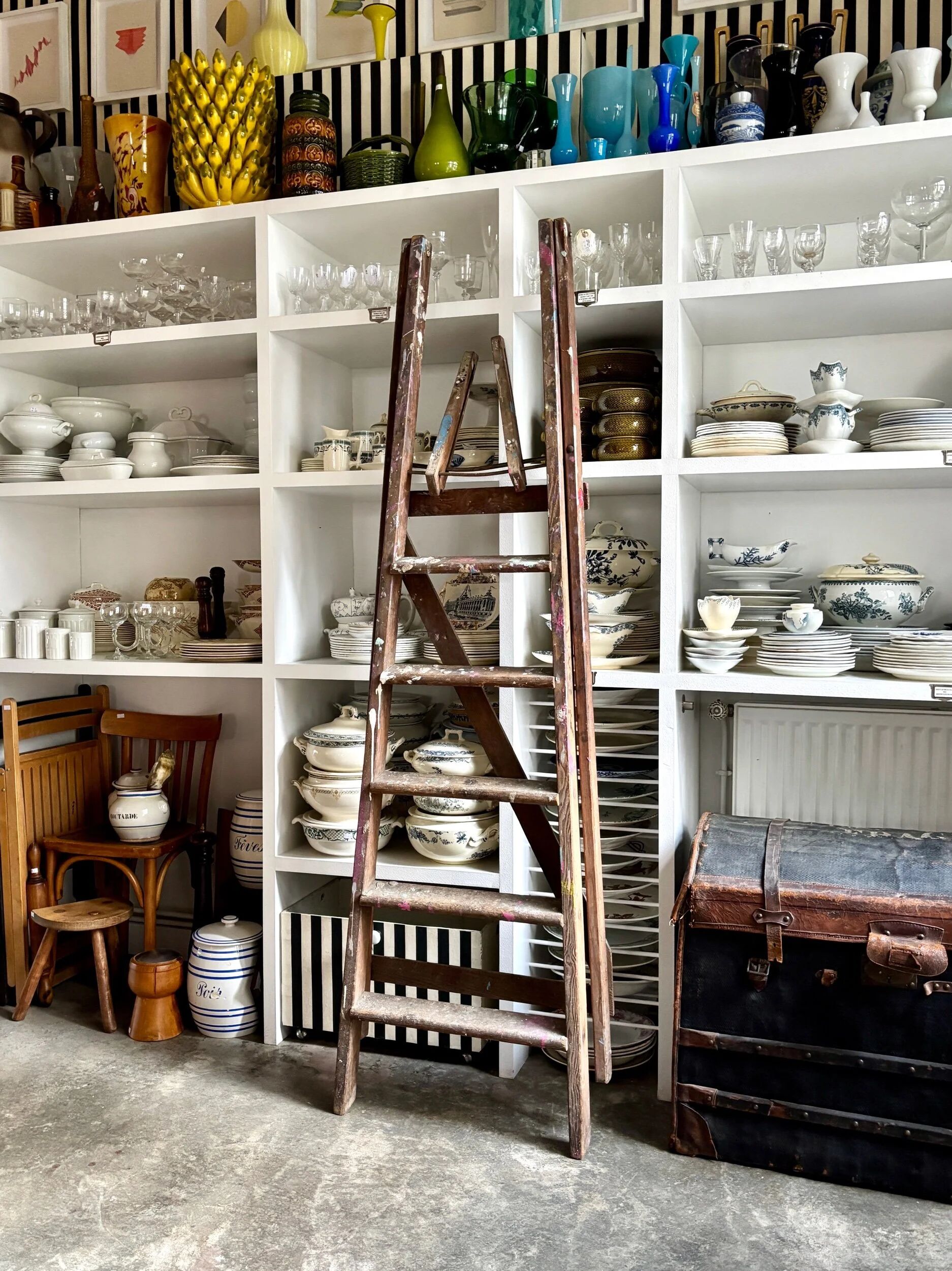 Dark wood 5-step stool