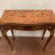 Table a jeu de style Louis XV en marqueterie Hollandaise XIX siècle Console