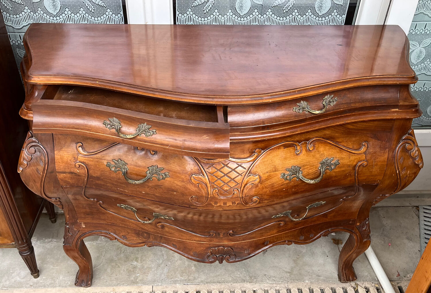 Bordeaux chest of drawers