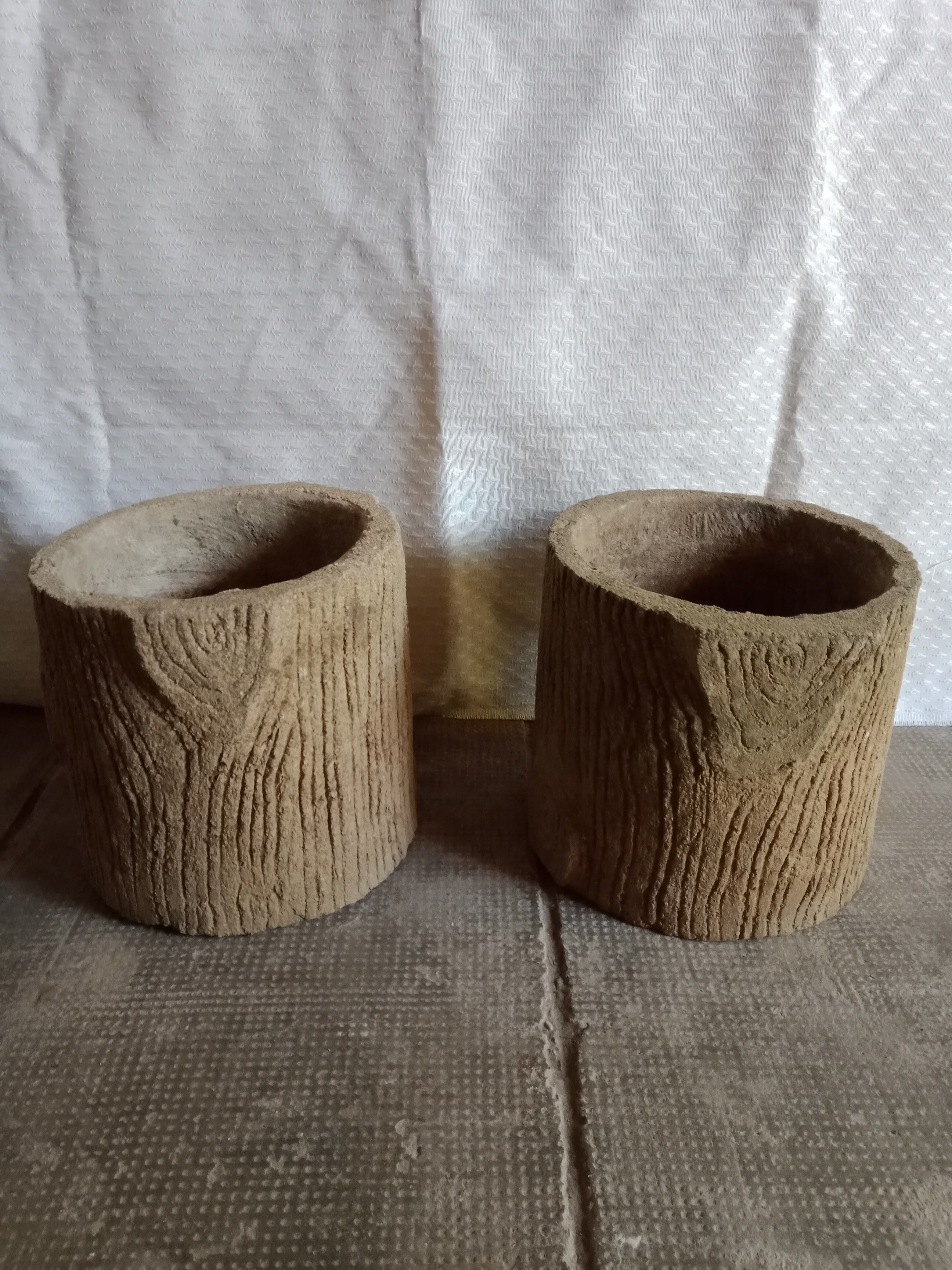 Trunk-shaped flower pots