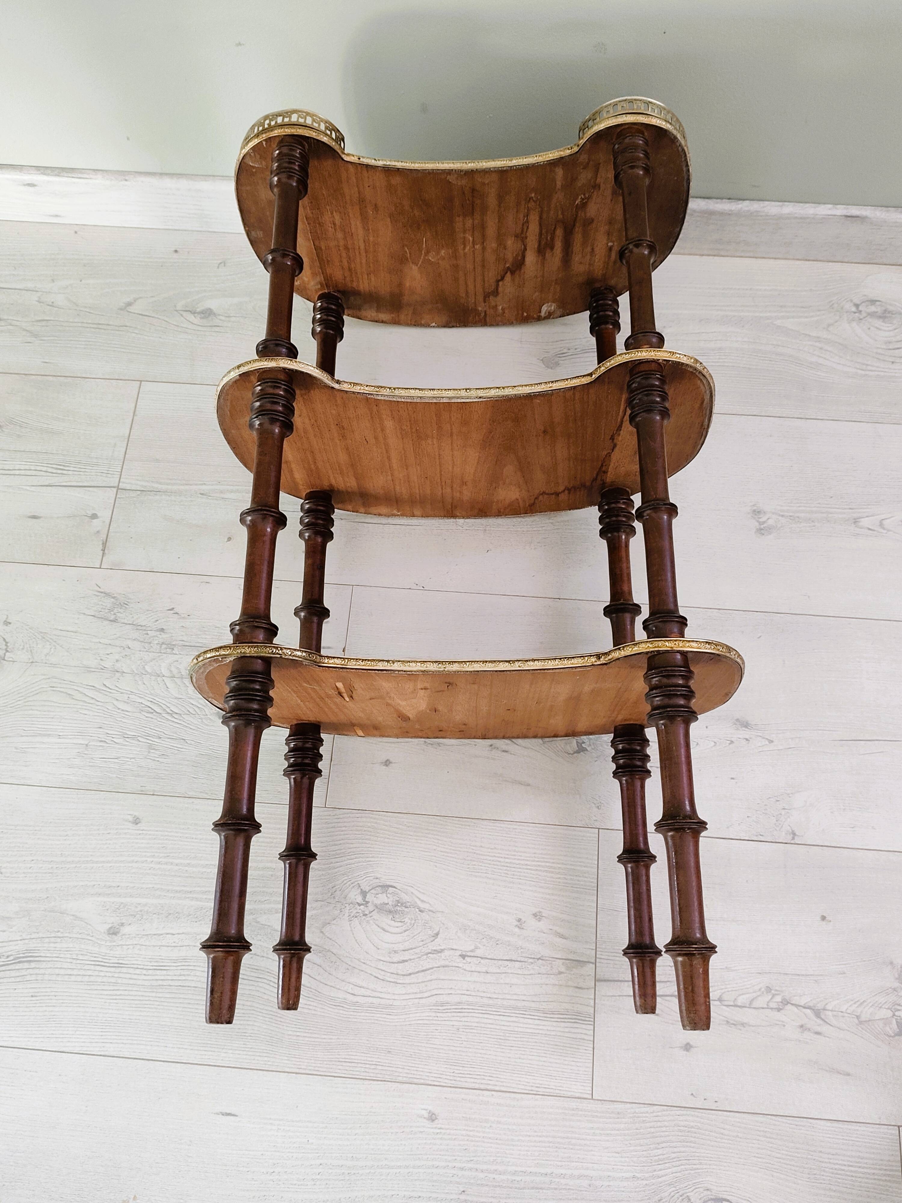 Antique guéridon with 3 levels in "bean" shape.