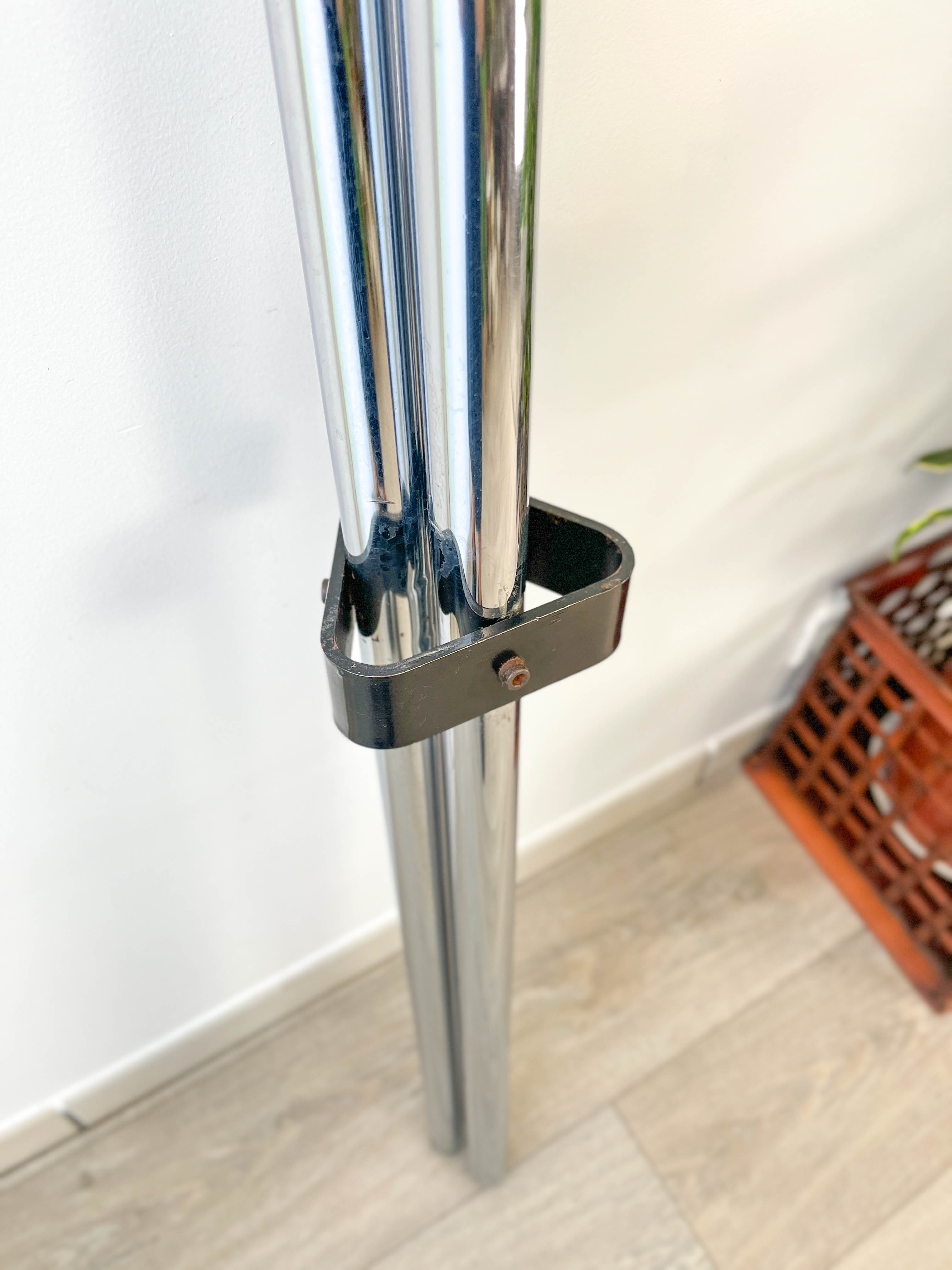 Round tripod table in smoked glass Roche Bobois 70
