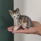 Figurine, Cat statuette, in old 20th century enameled ceramic. Animal figurine, vintage feline