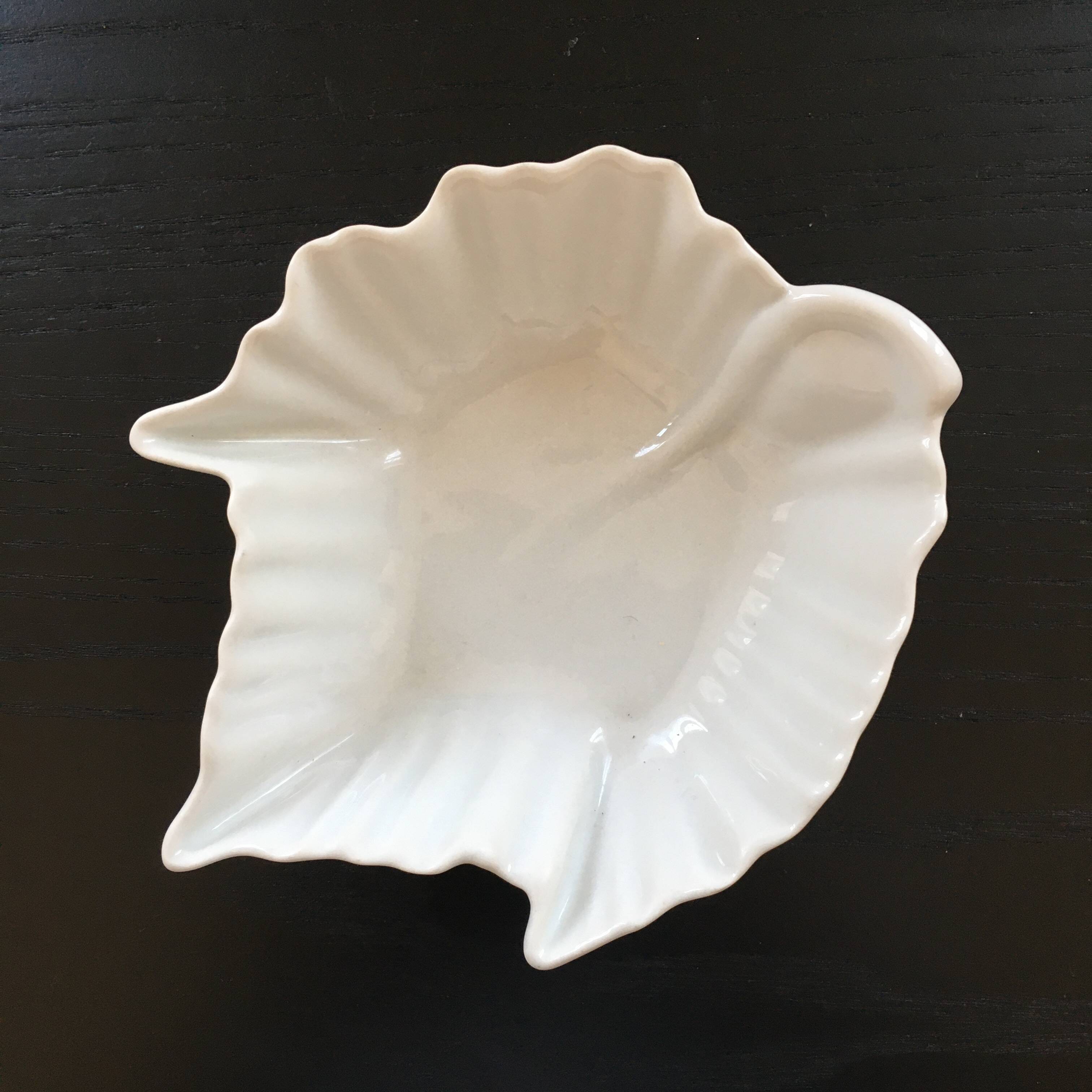 Porcelain leaf emptier