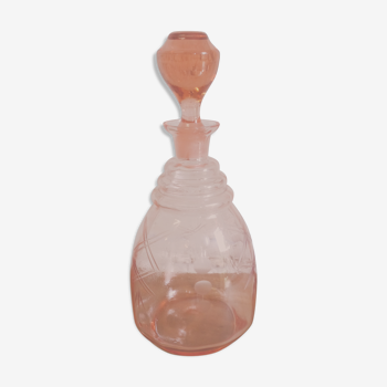 Carafe en verre gravé rose