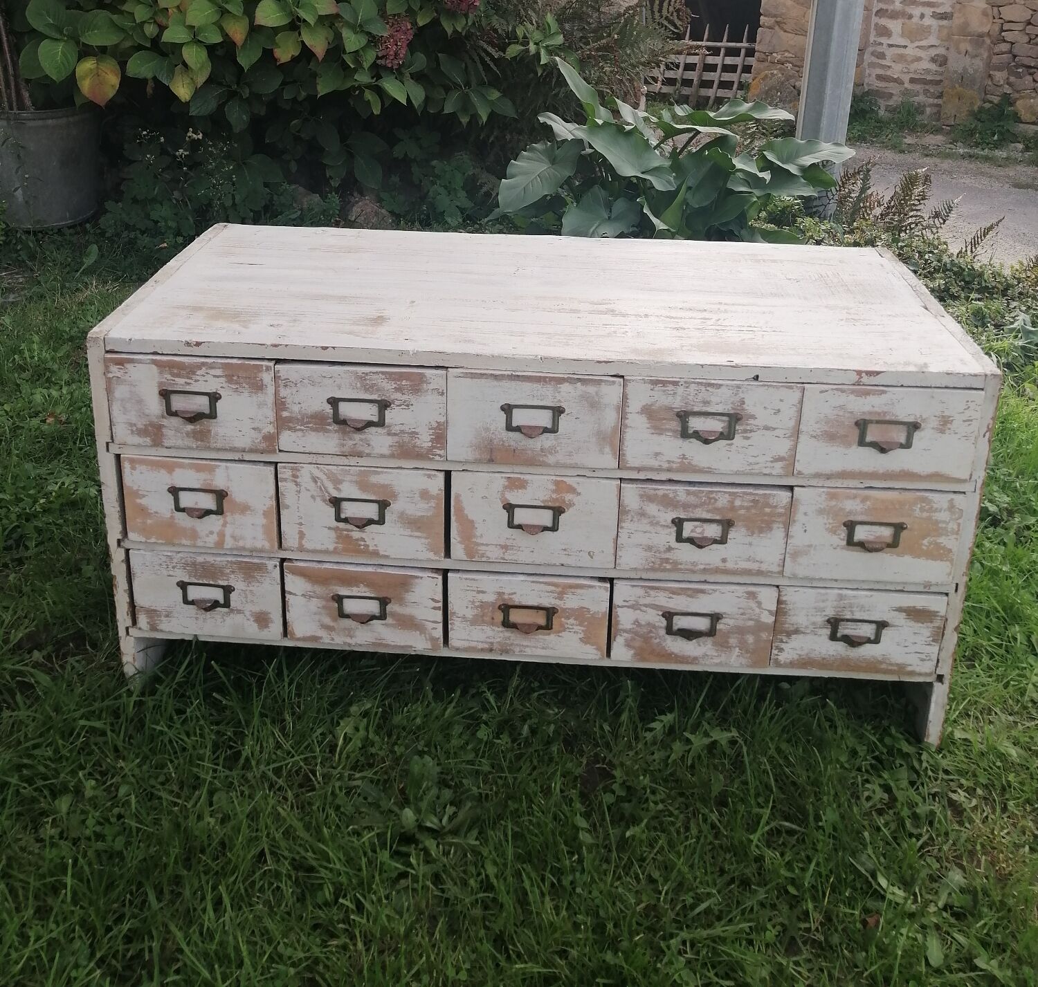 Drawer cabinet