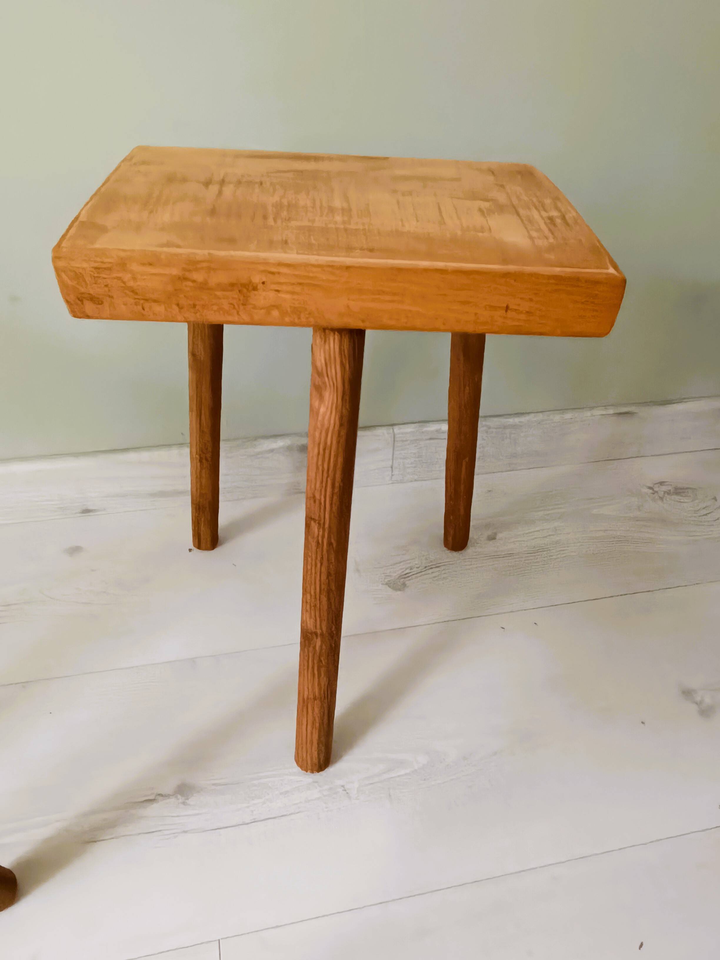 Lot de 3 petits tabourets tripodes
