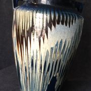 Vase en céramique vernissée à deux anses triangulaires