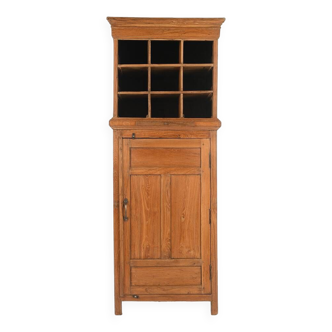 Meuble d’hôtel en bois à 9 casiers