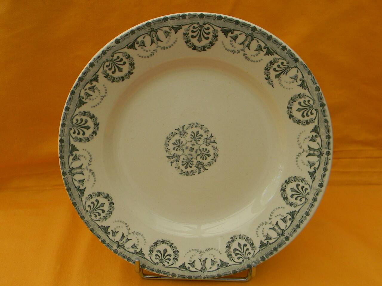 CHOISY LE ROI earthenware footed bowl. Iéna model.