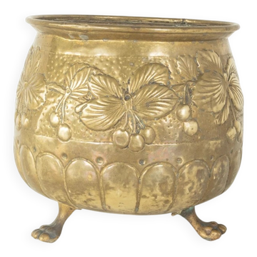 Victorian vessel with relief, around 1860