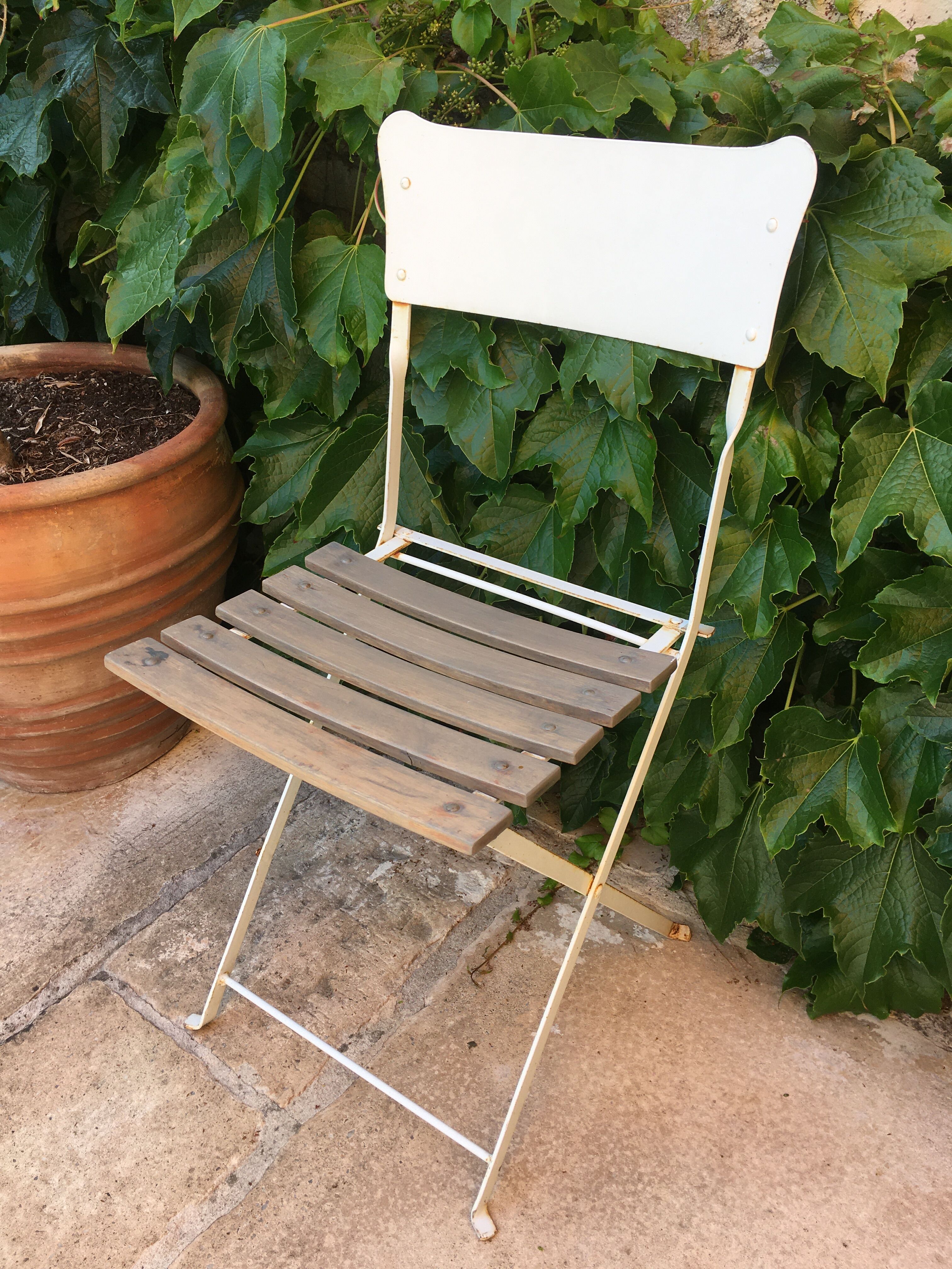 Lot of 2 old garden chairs