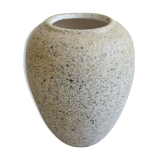 Vase en grès moucheté aux tons neutres