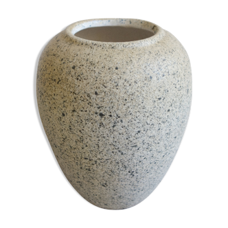 Speckled-sandstone vase in neutral tones