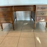 Desk and its rotating armchair England XIX century