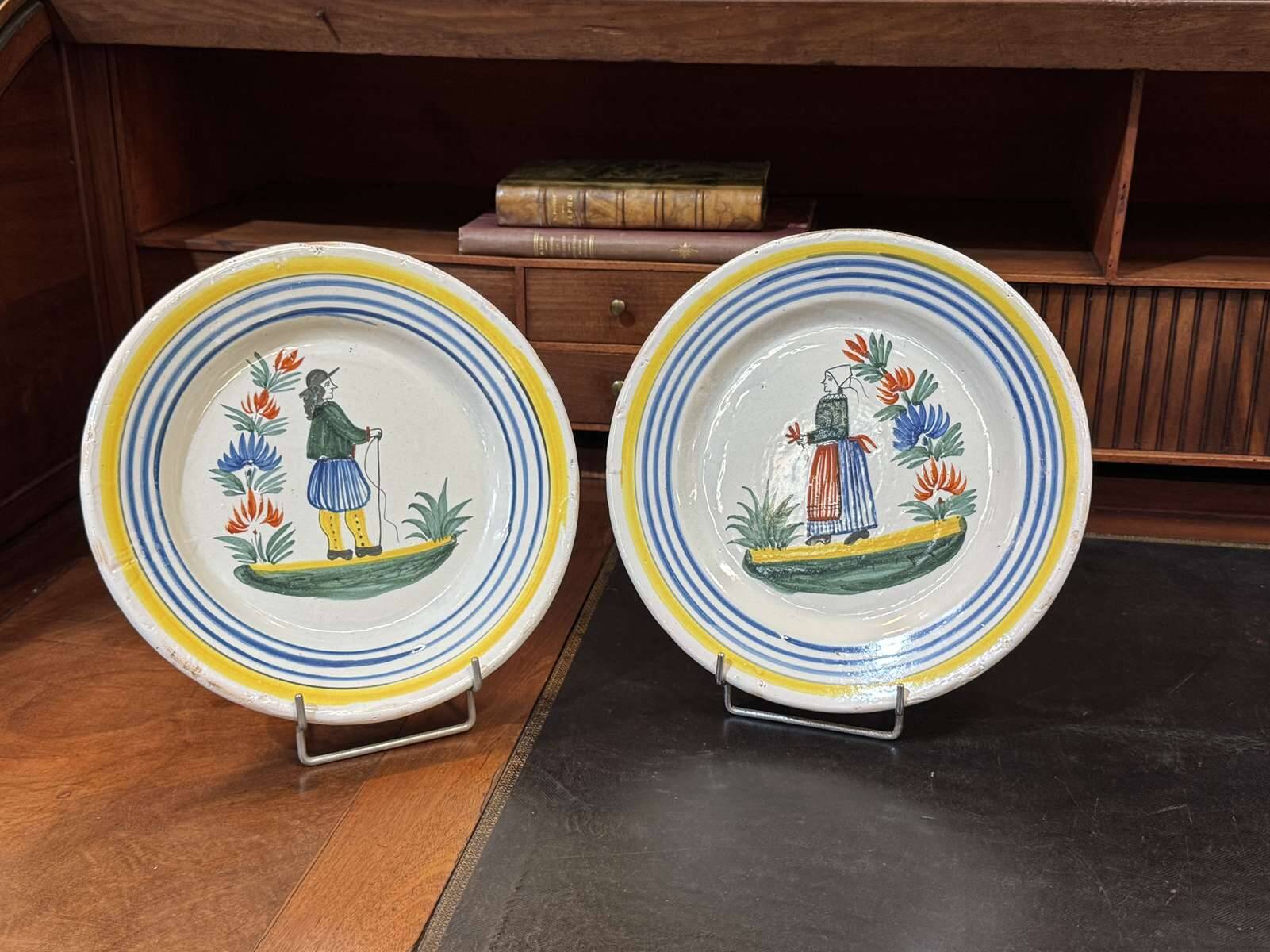 Pair of Quimper earthenware plates from the 1930s.