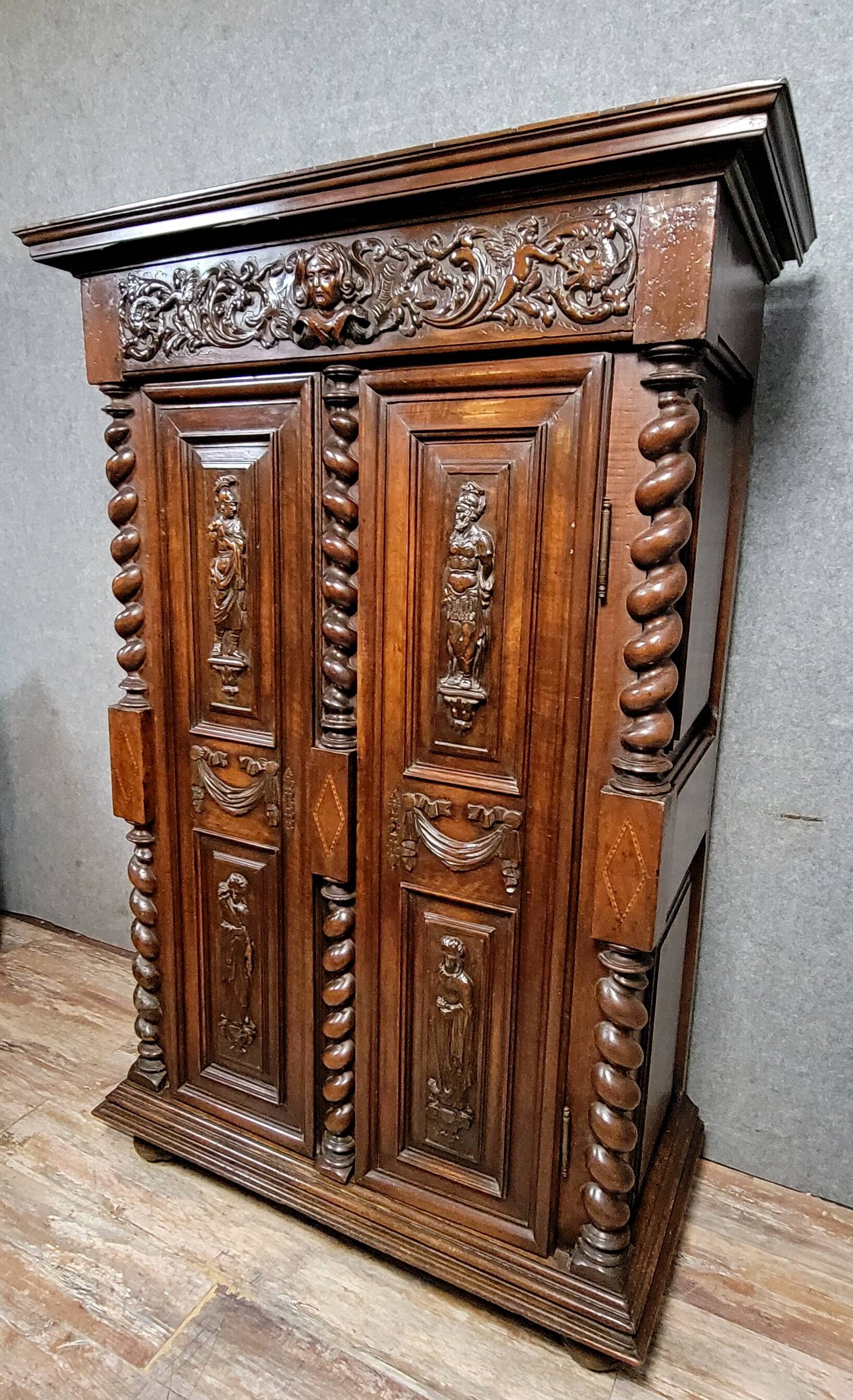 Renaissance style wardrobe in richly carved solid wood, 17th century