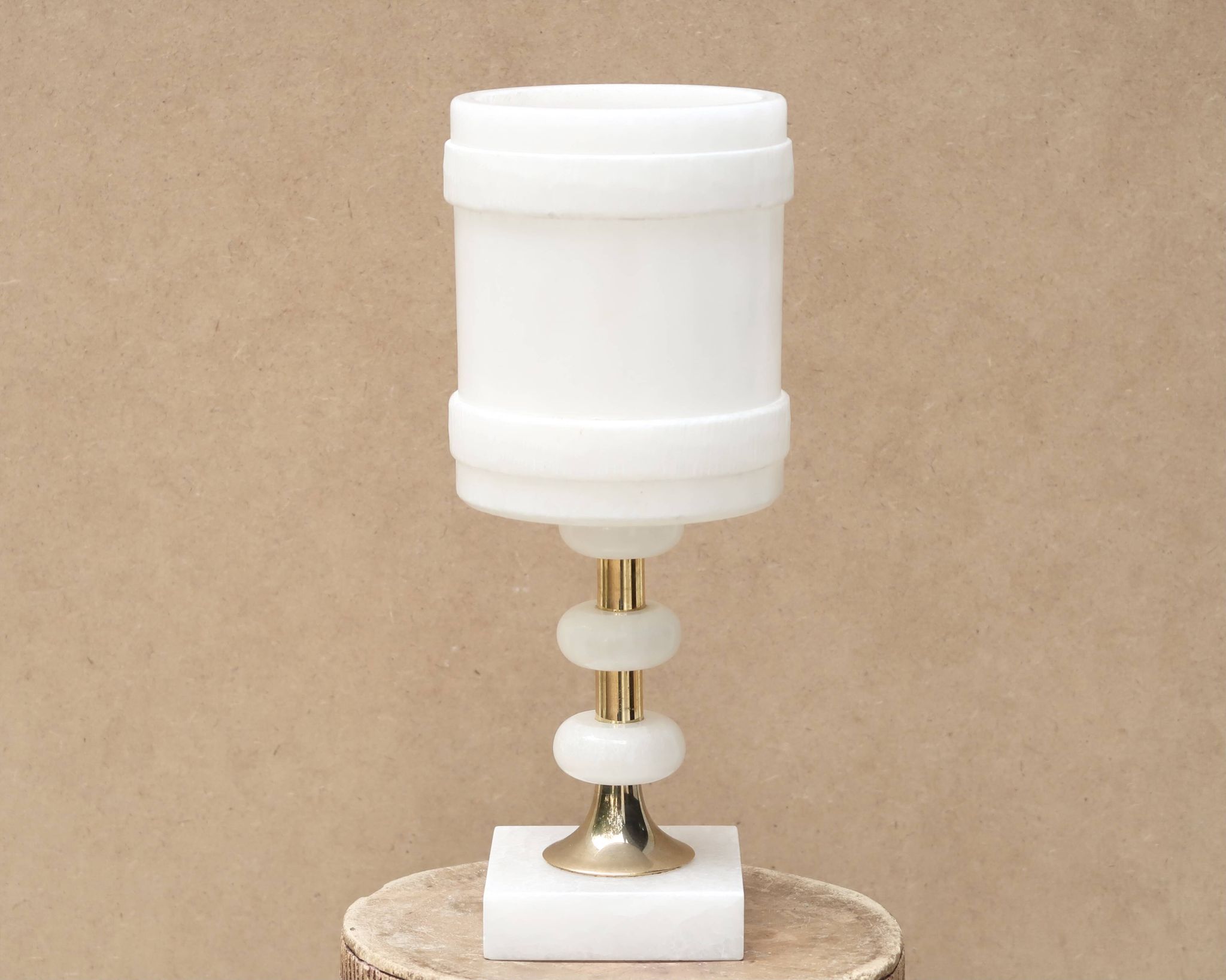Lampe Italienne blanche en albâtre et laiton, années 60