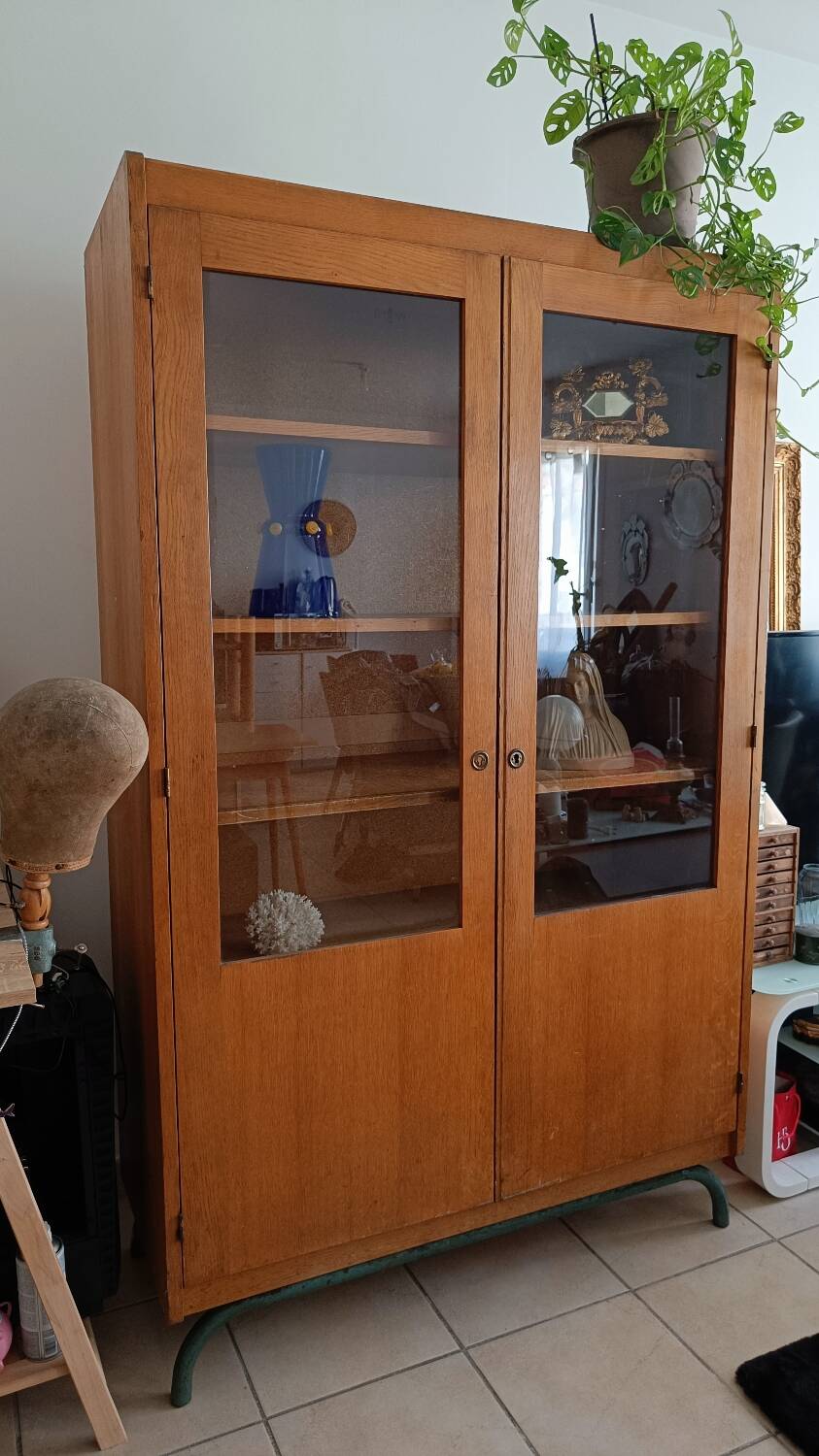 Ancienne armoire vitrine écolière