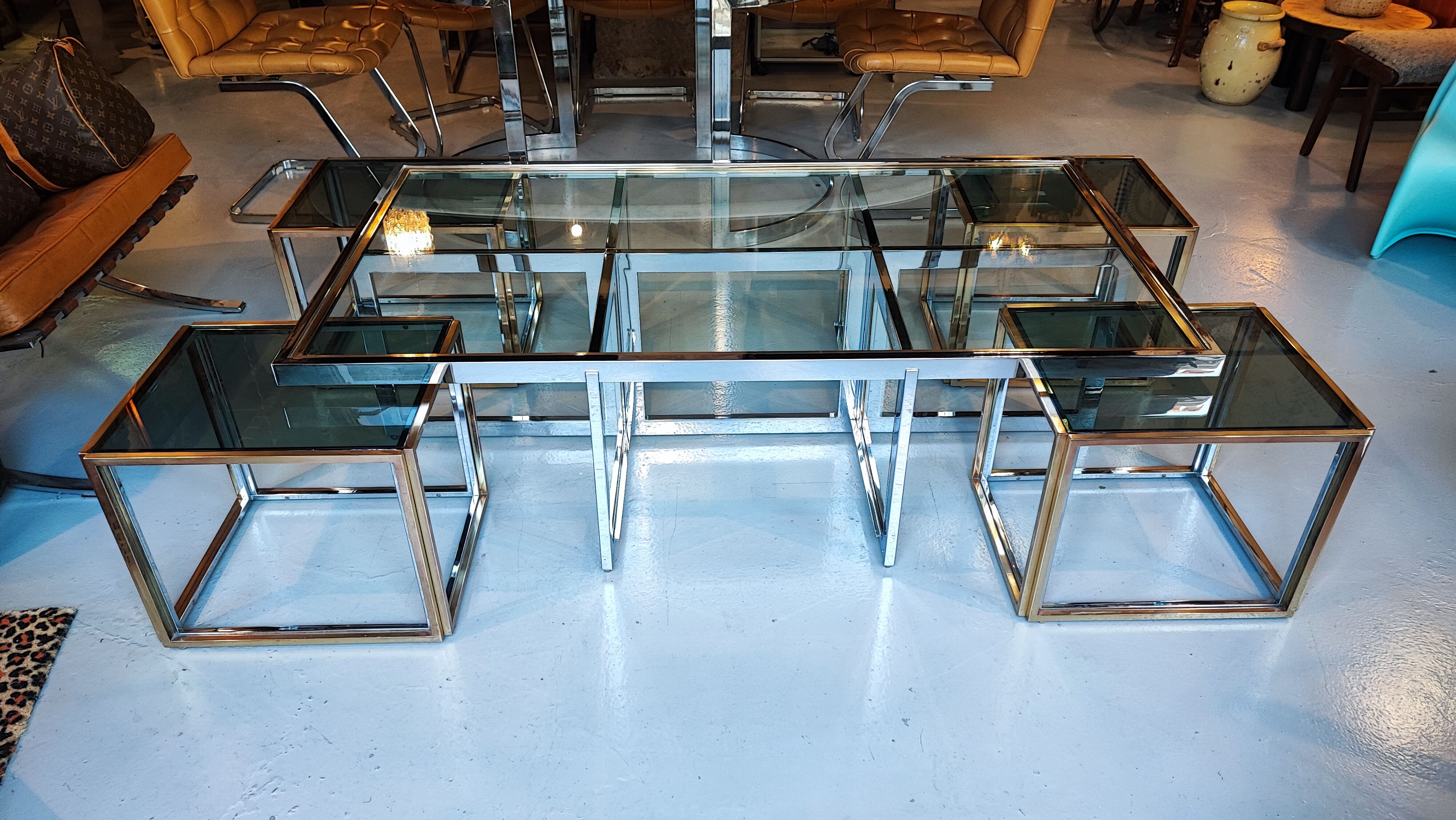 Vintage coffee table with 4 nesting tables