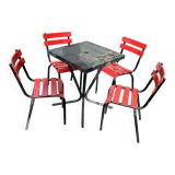 Set of 4 garden chairs and 1 table.