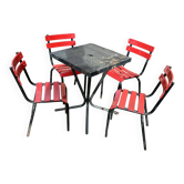 Set of 4 garden chairs and 1 table.