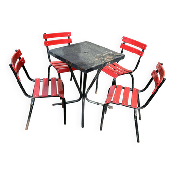 Set of 4 garden chairs and 1 table.
