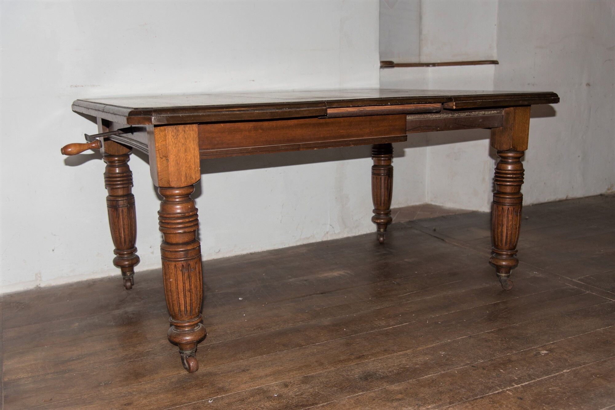 19th century Victorian dining table