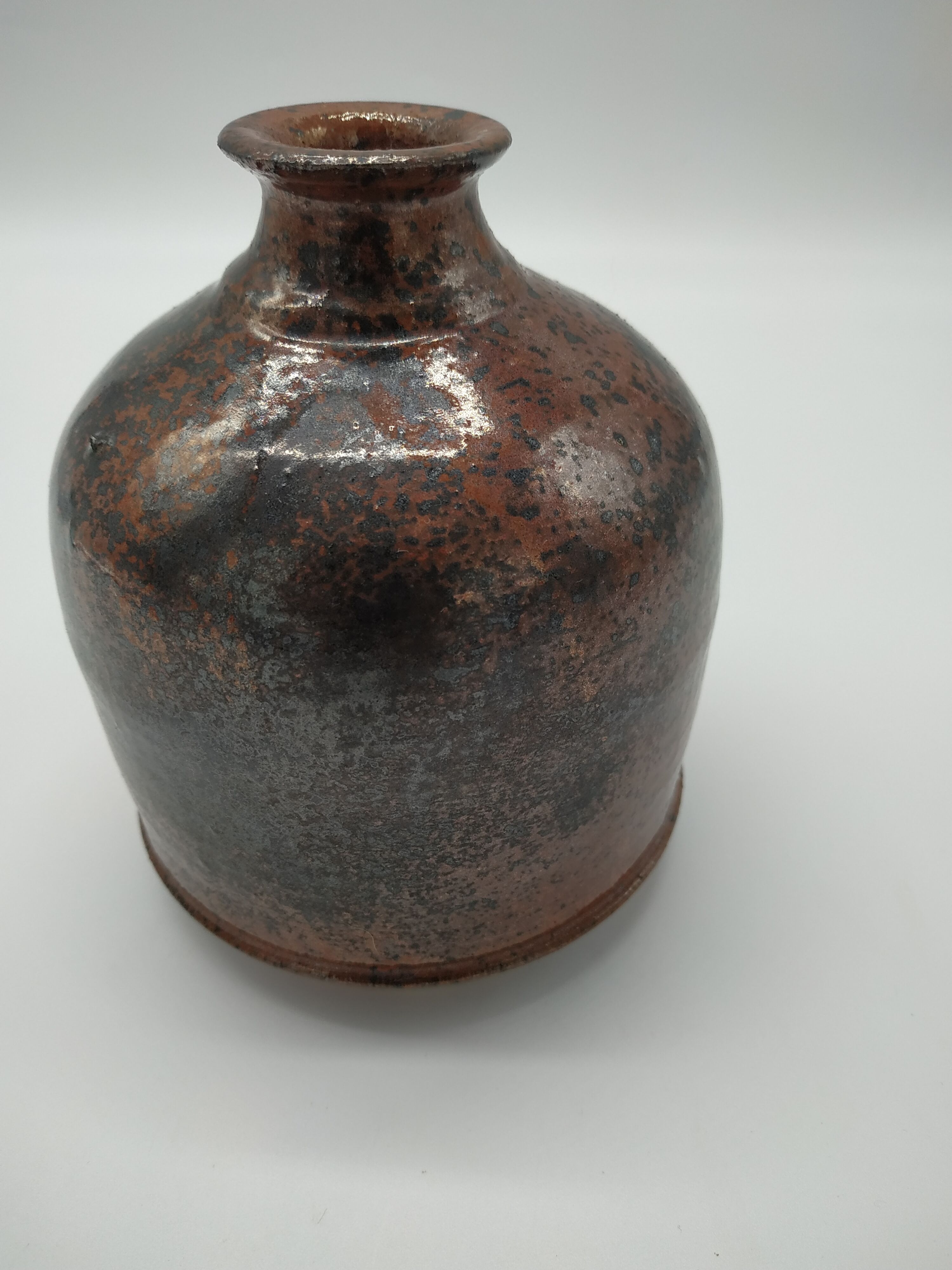 Vase bottle in sandstone pyrity