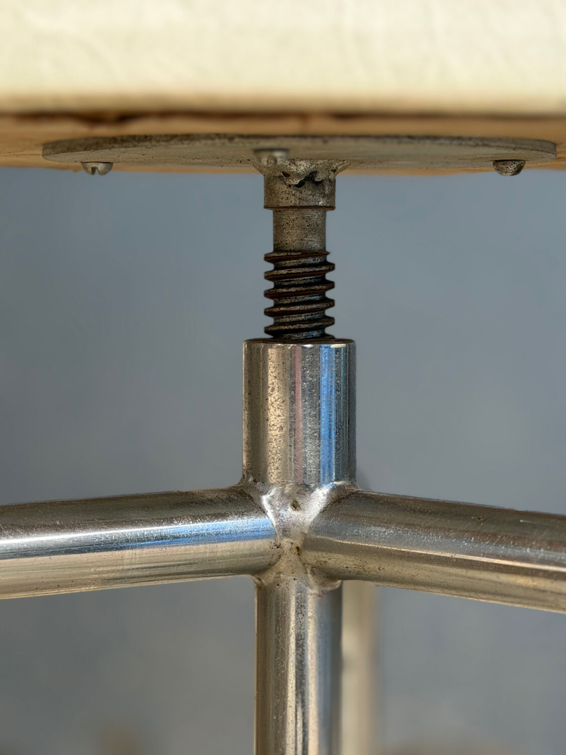 Pair of tripod workshop stools with screws from 1970.