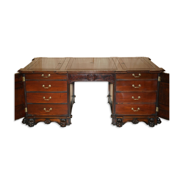 Partner desk with two carved columns featuring lion heads, according to Thomas Chippendale, restored.