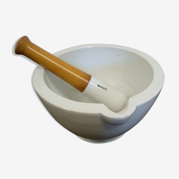 Bayeux mortar with pestle