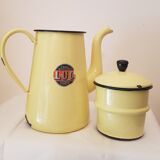 Ancienne cafetière émaillée jaune pâle