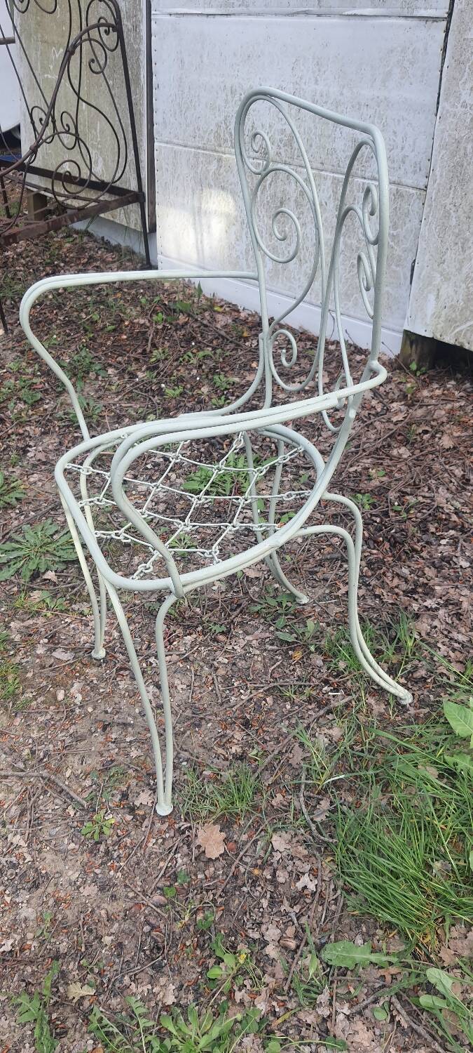 4 wrought iron chairs