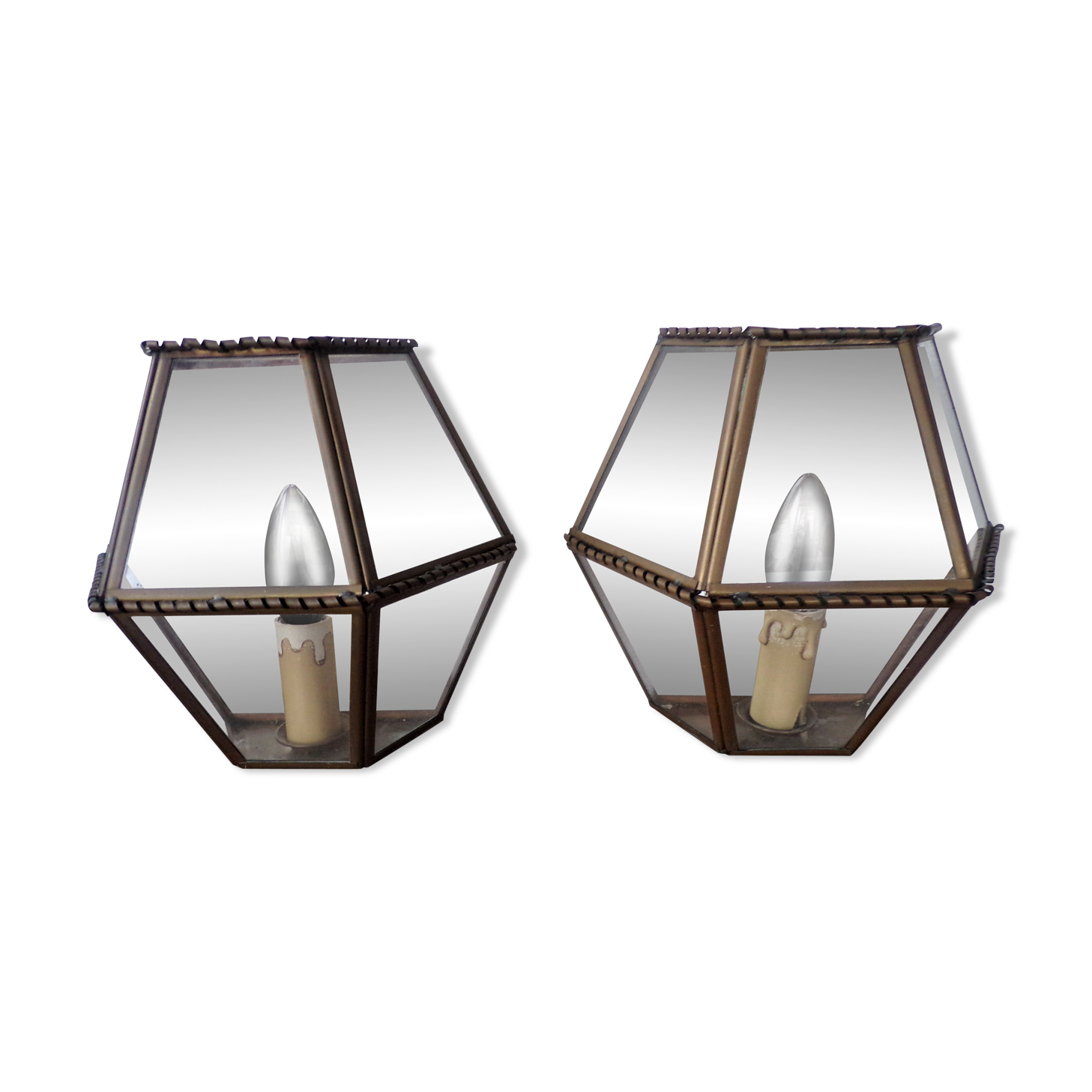 Pair of wall sconces