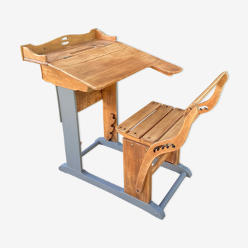 School desk with height-adjustable seat