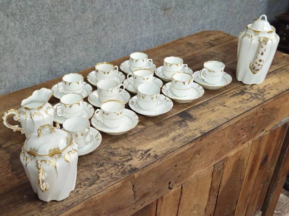 tea or coffee service in porcelain, Louis XV Rocaille style, 19th century