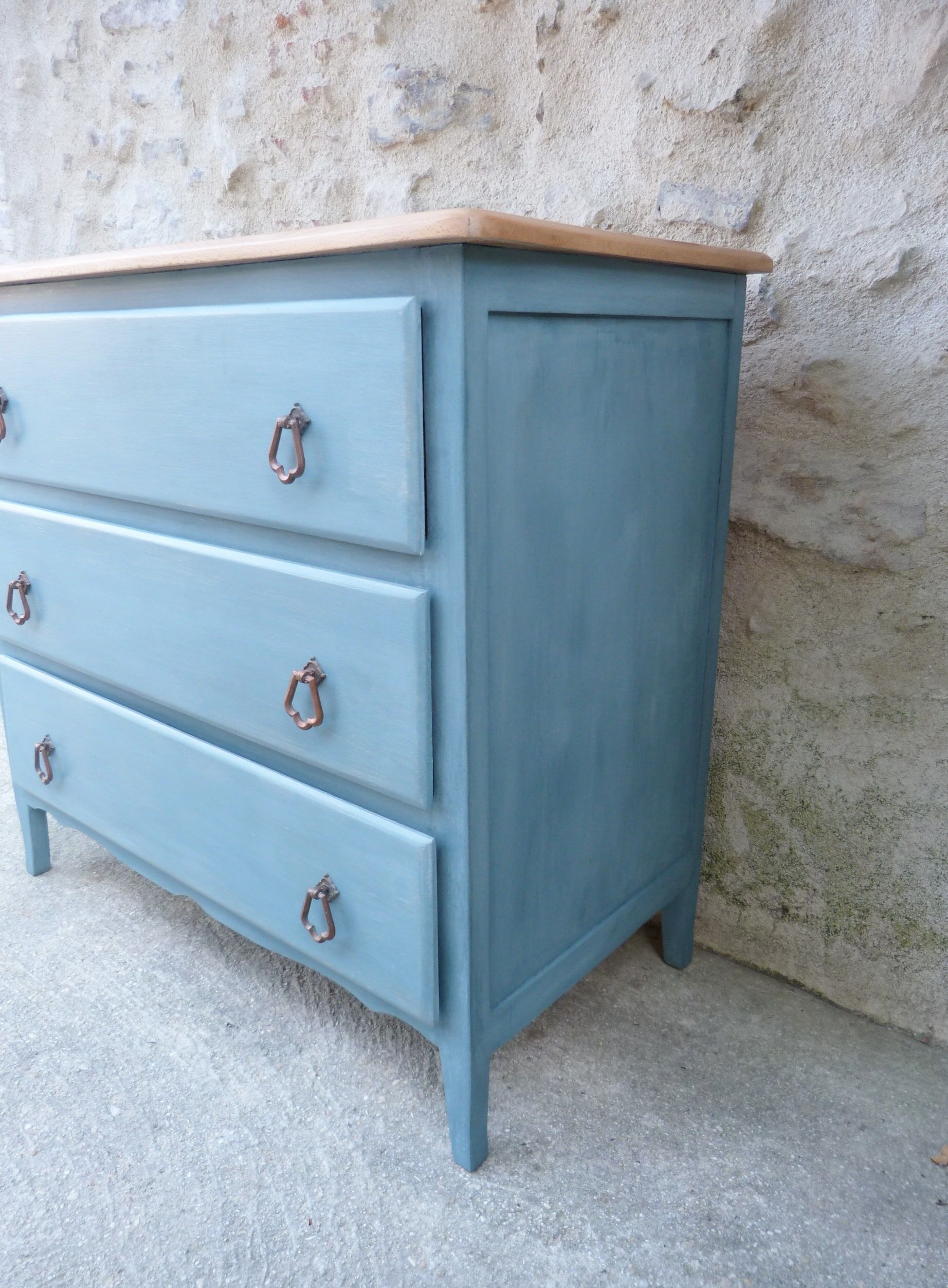 Patinated chest of drawers