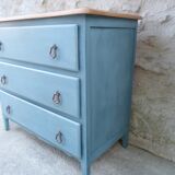 Patinated chest of drawers