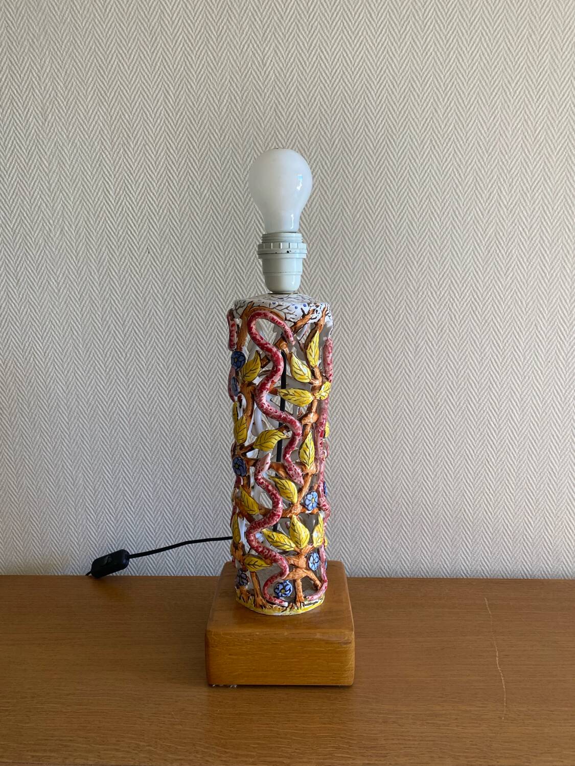 Openwork ceramic lamp base with Garden of Eden decor